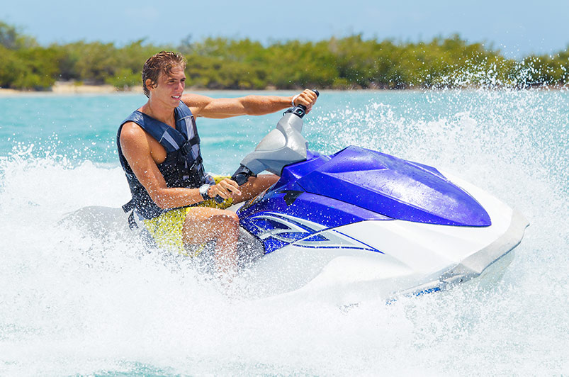 man-on-jet-ski-PSANJW5 | Winter-Dent